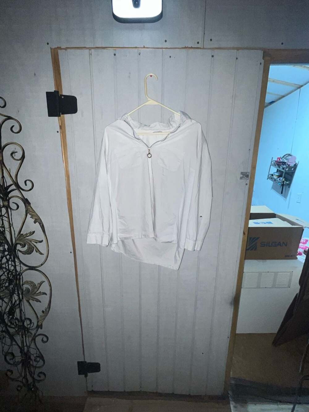 Emily Daniels White Quarter-Zip Roll-Tab Sleeve Utility Shirt, Size XL